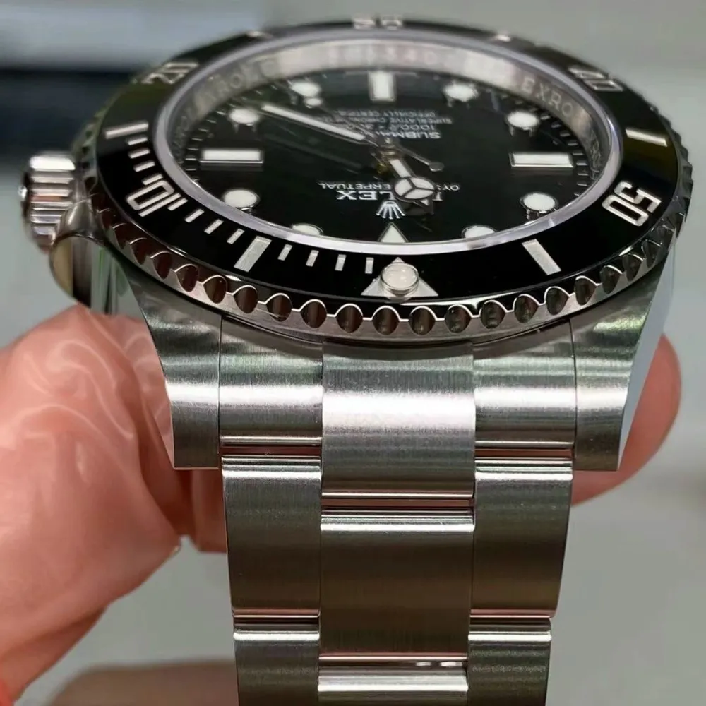 Partial close-up of the Oyster bracelet on the Super Clone Rolex Submariner No Date 114060 watch.