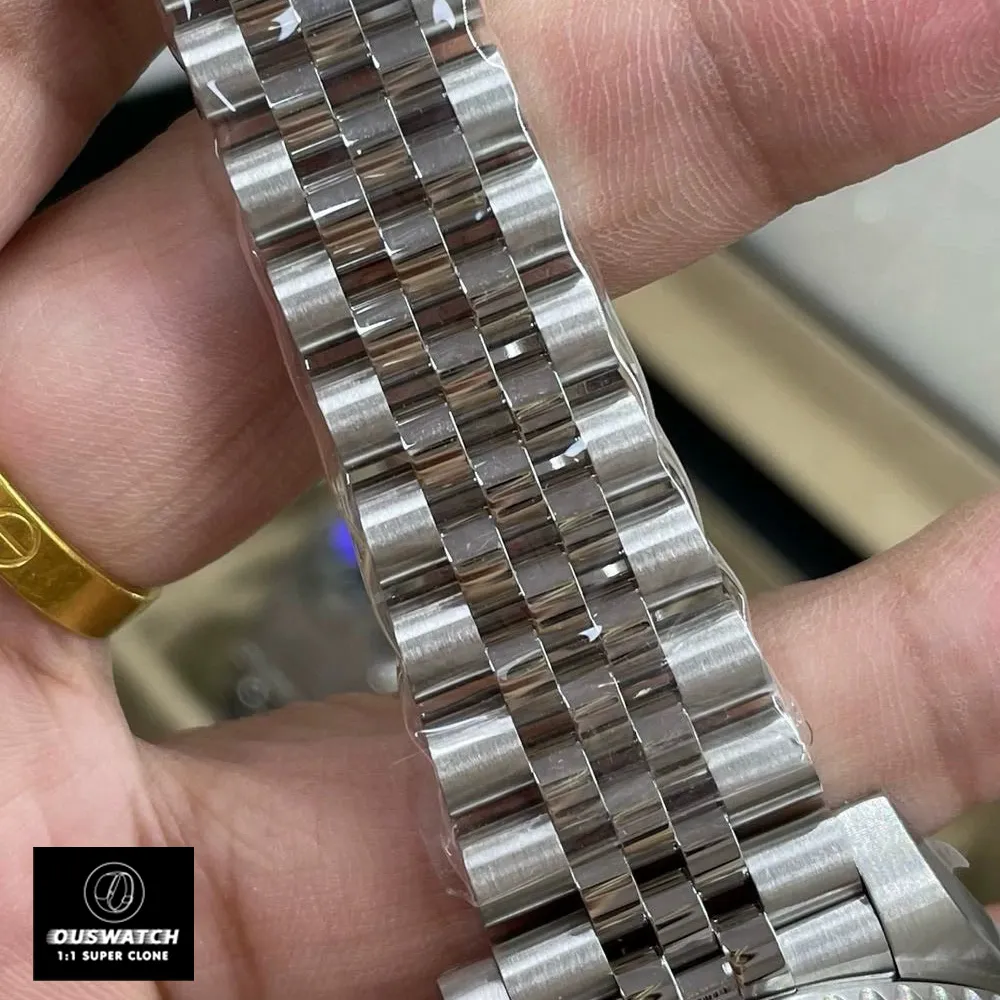 Super Clone Rolex Bruce Wayne GMT 126710GRNR Jubilee bracelet details