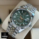 Replica Rolex Sky-Dweller 336934 Green Dial 45° Detail - Sapphire Crystal & Date Window