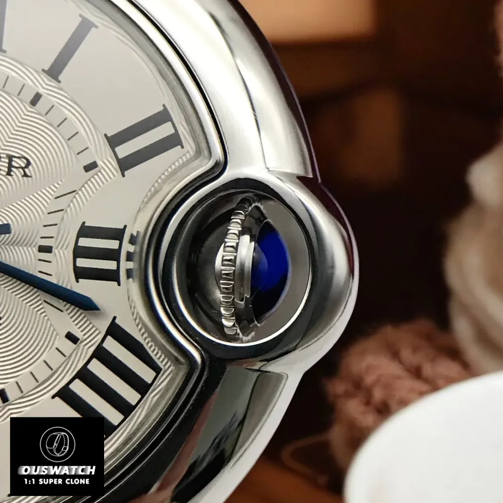 Front view of the Cartier Ballon Bleu 33mm Watch crown.