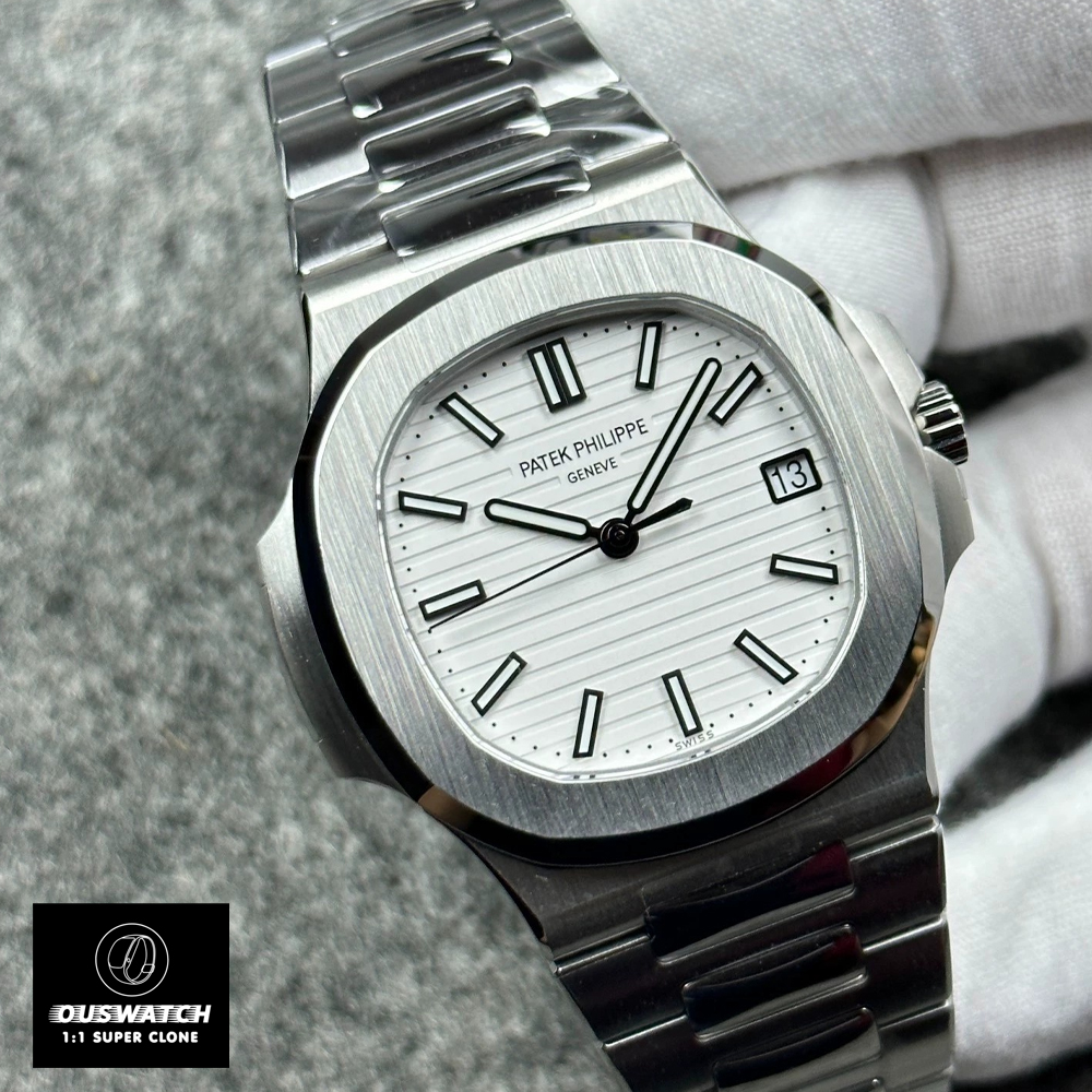 Detailed display of the Patek Philippe Nautilus 5711/1A stainless steel case and bracelet.
