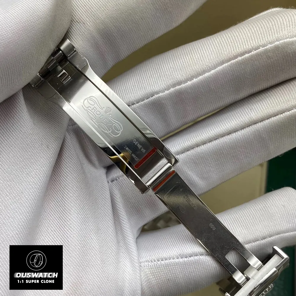 Super clone Rolex Datejust 41 Blue Dial Watch featuring a folding Oysterclasp for secure and easy wear.