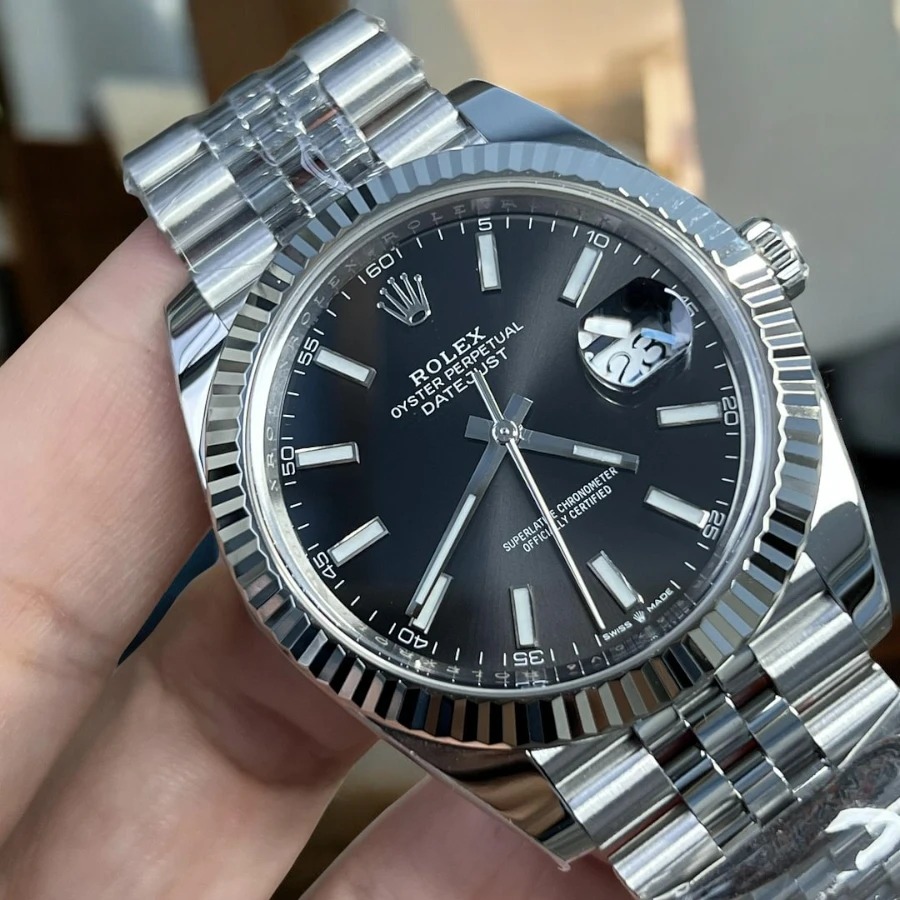 Rolex Datejust Black Dial 41mm 126334 Replica Watch - 120-degree Angle Display
