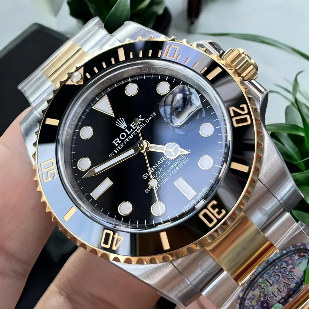 SUPER CLONE Rolex Submariner Two Tone Black 116613LN watch black dial and bezel close-up