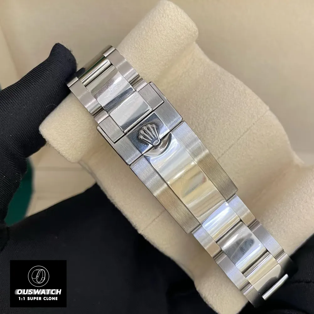 Super Clone Rolex Yacht Master Blue Face 126622 watch Oyster bracelet display