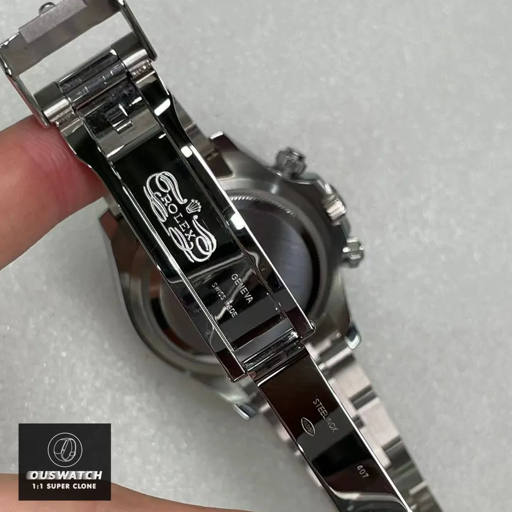 Super Clone Rolex Daytona Black Dial Watch with Folding Oysterlock Safety Clasp: Designed with a folding clasp and fine anti-slip texture for secure and comfortable wear.