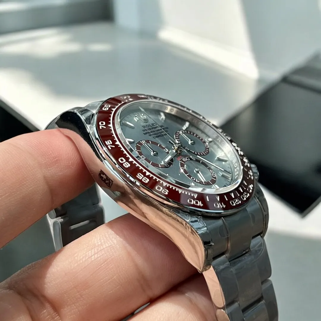 Side case and Brown bezel details of the Daytona Rolex Ice Blue watch.