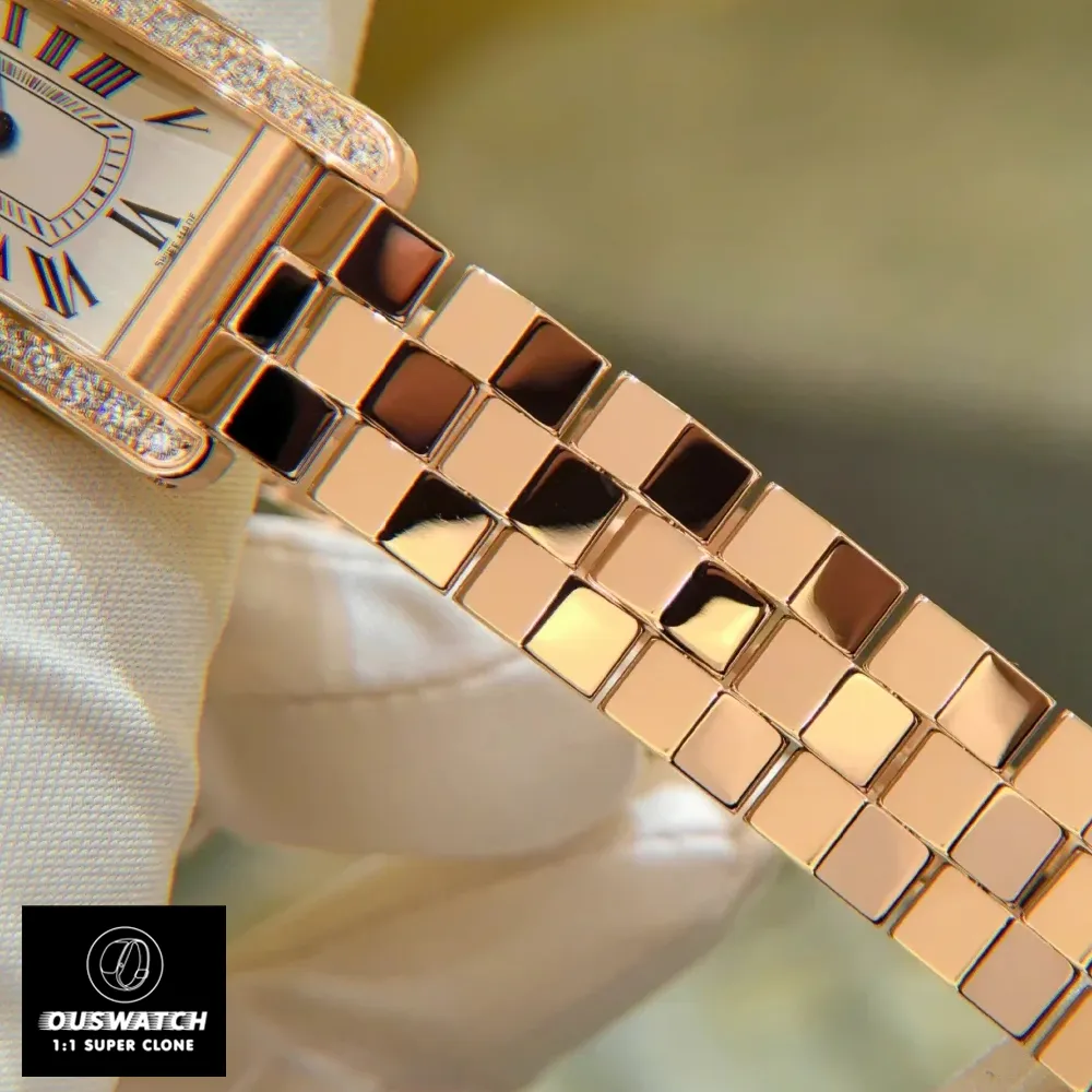 Premium finish on bracelet links - Polished & satin-brushed surfaces replicating authentic Cartier craftsmanship