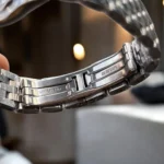 Image of the closed clasp on the Panthère de Cartier small model WSPN0013 watch dupe, ensuring secure wear.