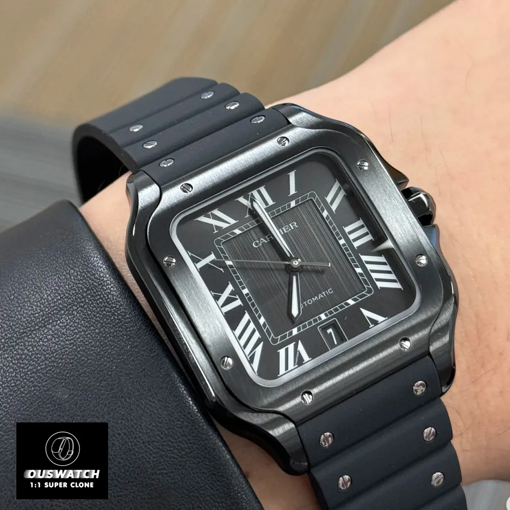 Individual wearing the Super Clone Cartier Santos WSSA0039 watch