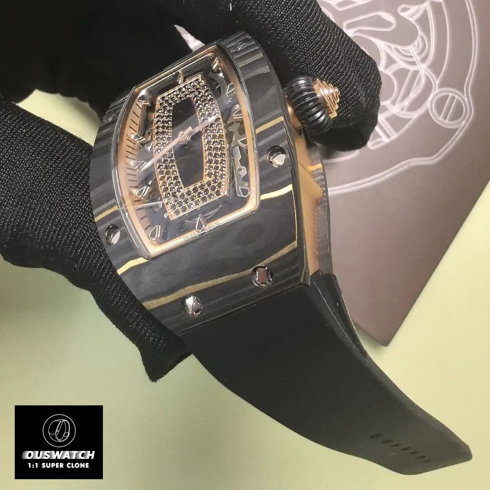 RM 07-01 watch with Carbon TPT case paired with a black rubber strap, demonstrating the brand’s balance of high-tech materials and sporty elegance.