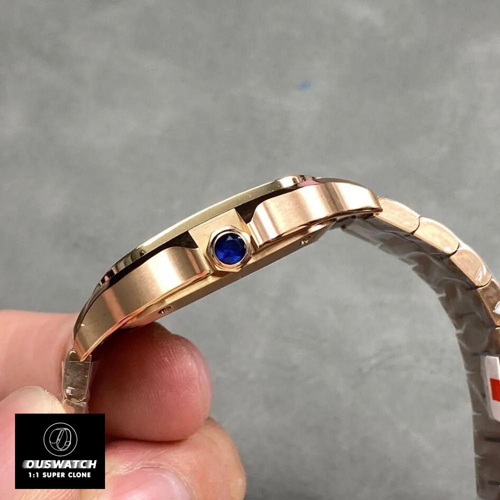 Detail of the Santos de Cartier medium watch crown on the WGSA0031 Super Clone, set with a faceted sapphire