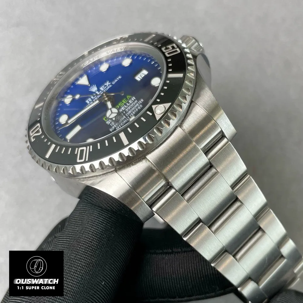 Detailed close-up of Rolex Deepsea 136660 Super Clone's 904L stainless steel bracelet. Highlights the corrosion-resistant material and polished finish.
