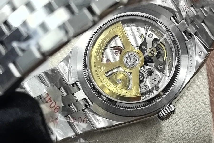 Land-Dweller Cal.7135 Movement