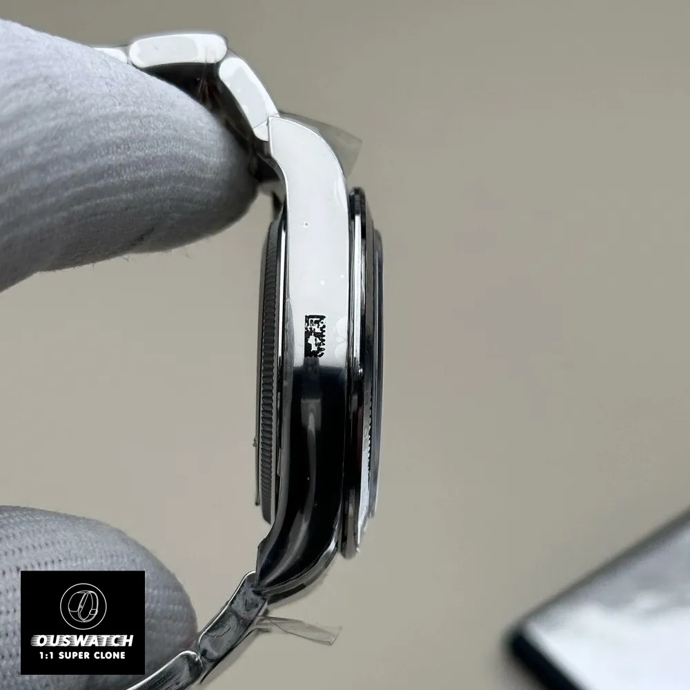 Side view of Rolex Daytona 126509 showing satin-finished steel case.