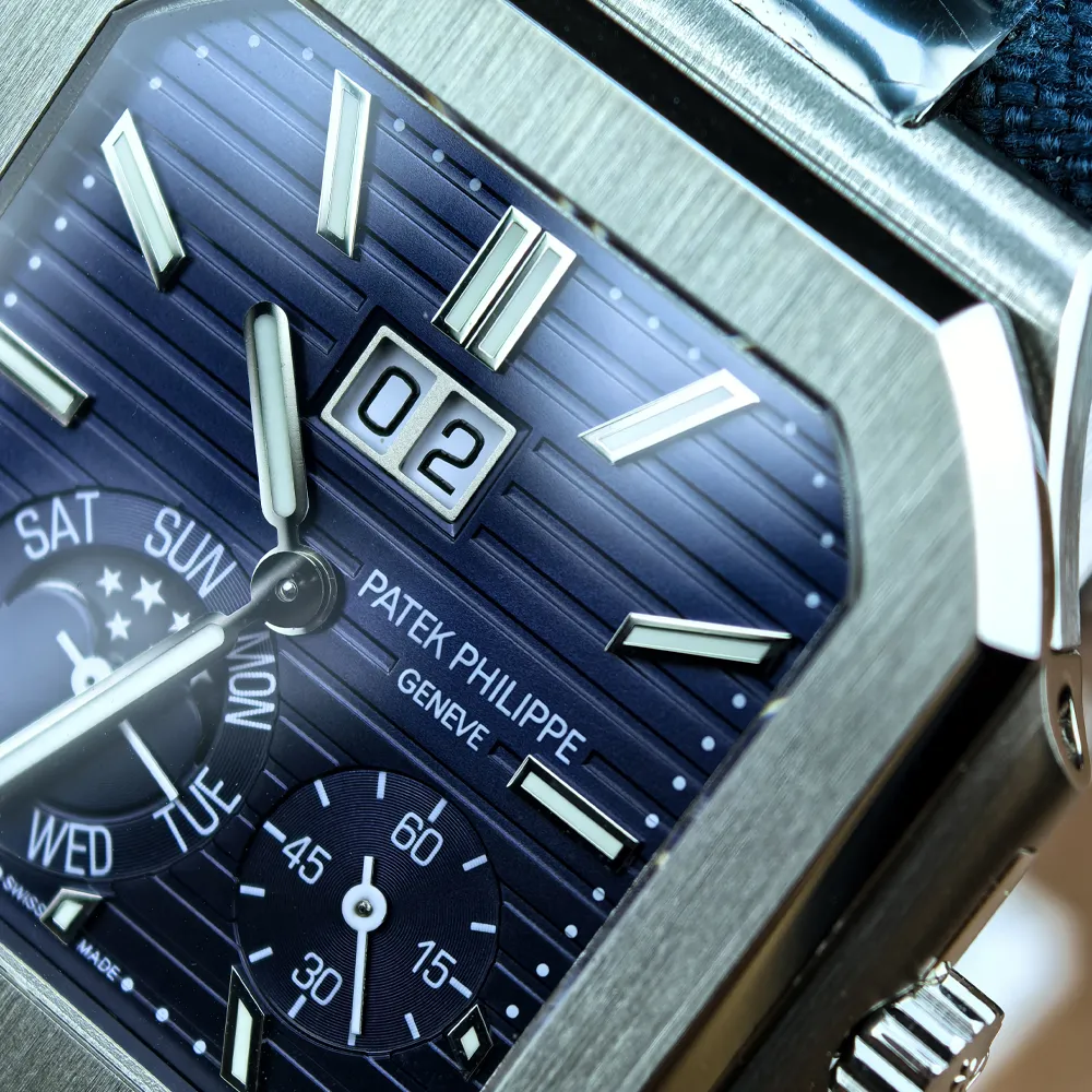 Case and dial close-up of the Patek Philippe Cubitus 5822p-001 with fine finishing.