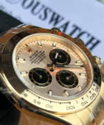 Detail shot of the engraving on the dial edge/rehaut of the Rolex Daytona 116505 rose gold female super clone.