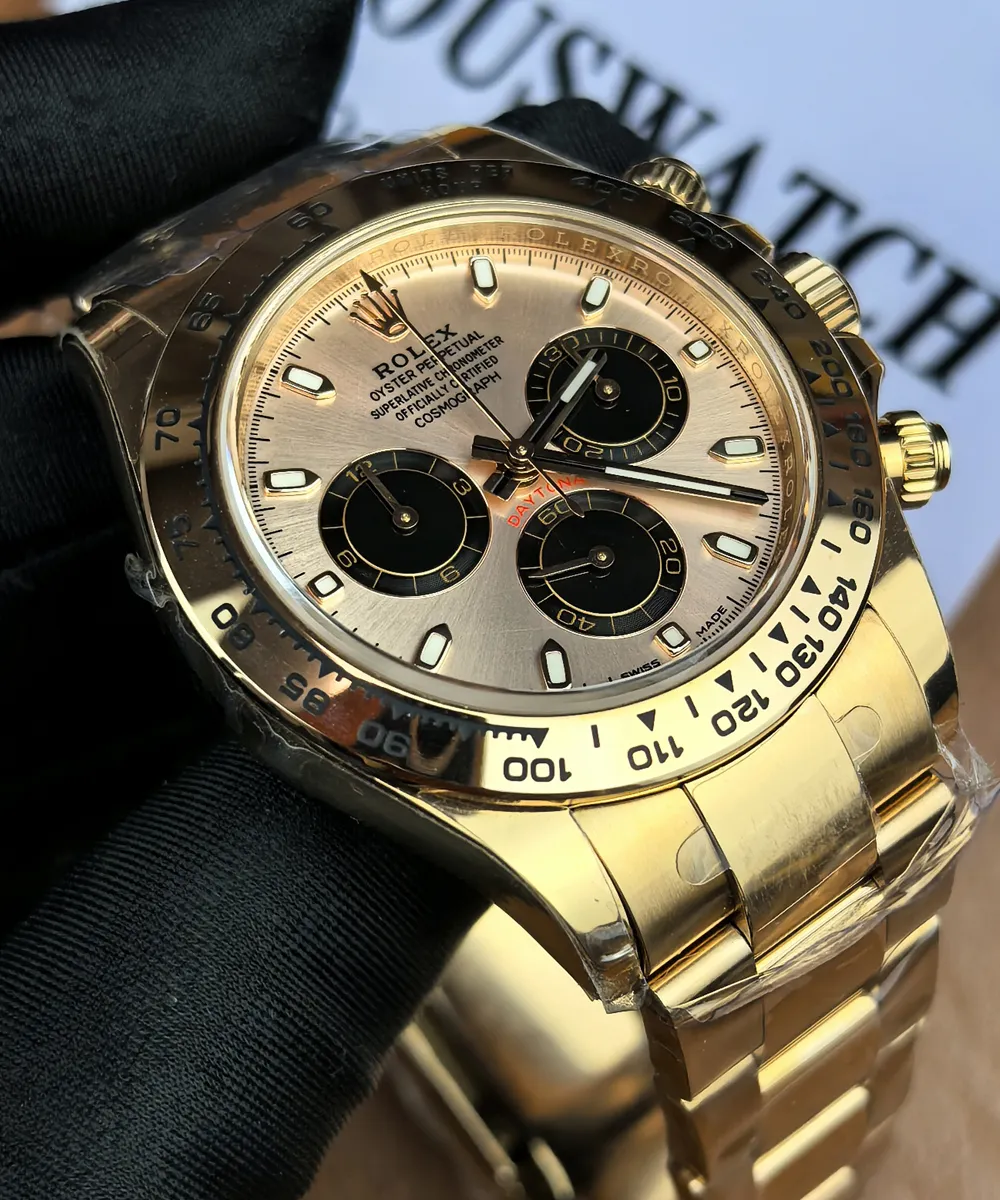 Overhead top-down view of the dial of the Rolex Daytona 116505 rose gold female super clone.