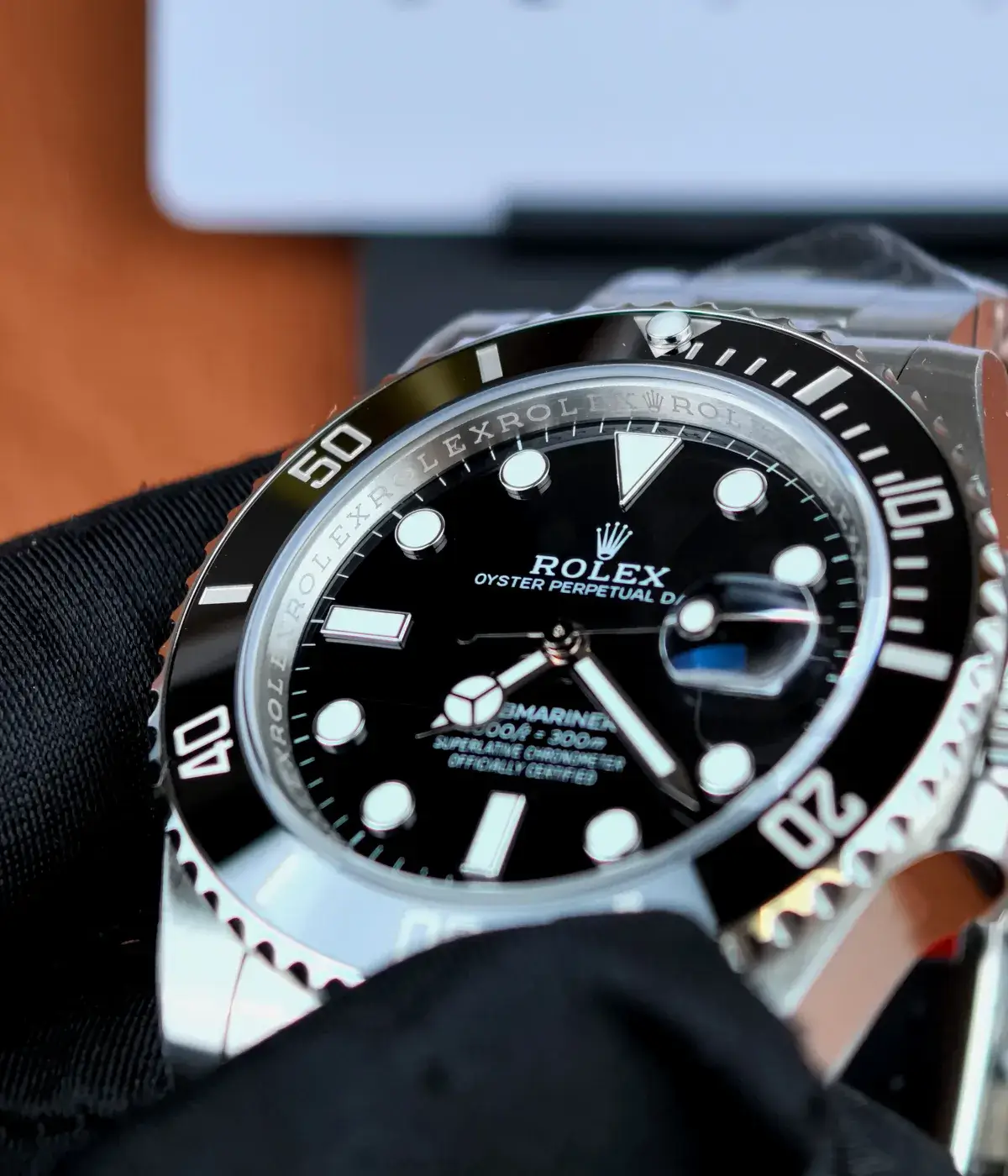 Rolex Submariner 126610LN inner rehaut engraving detail