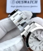 Close-up of the Rolex Datejust 126300 three-link Oyster bracelet, showing polished center links and brushed outer links.