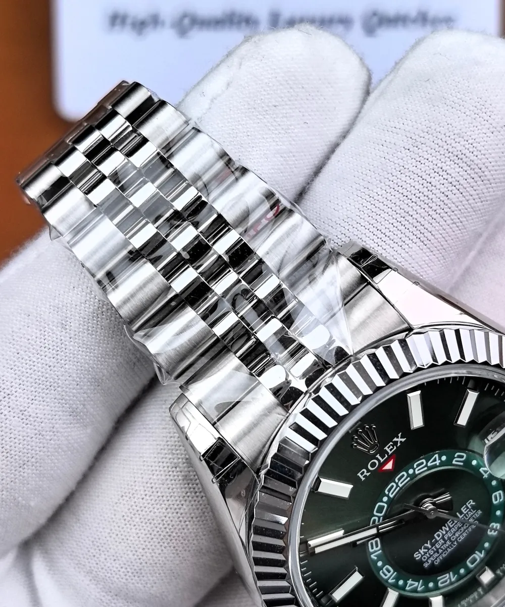 Close-up of the Rolex Sky-Dweller 336934-0002 Jubilee bracelet, showing the five-link construction and alternating brushed and polished surfaces.